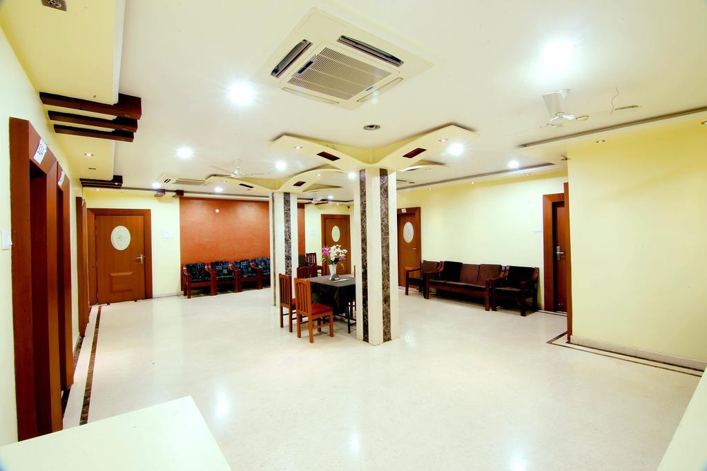 Hotel Kusum ビラーイー エクステリア 写真